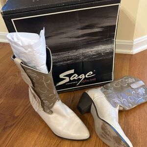 SAGE Tan and taupe with hand stitched rose design
Like new—size 7M